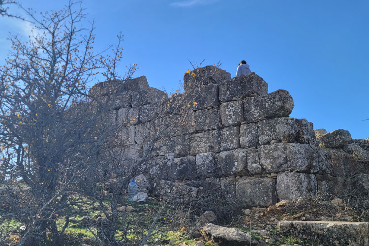 Mdoukha Dahr El Ahmar